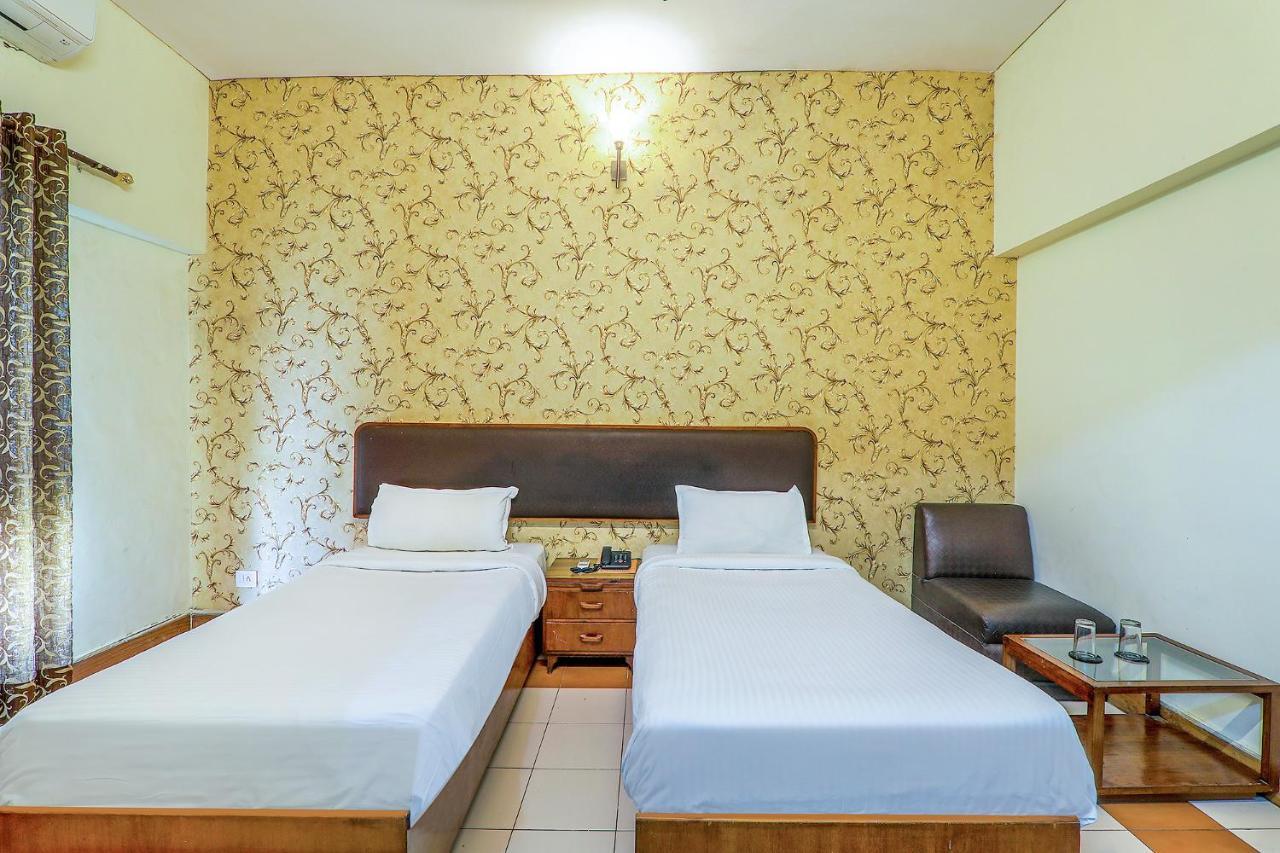 Hotel Executive Hasanganj Kültér fotó