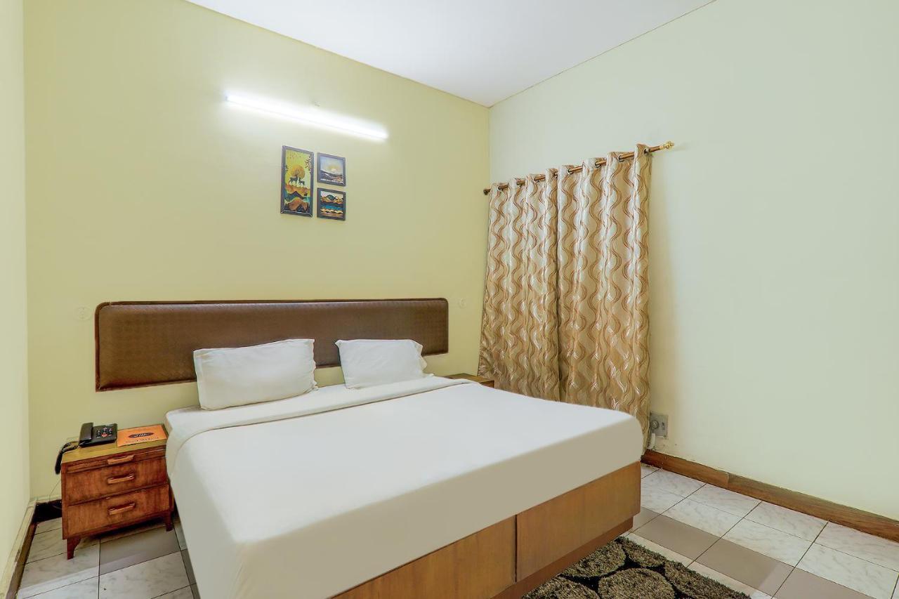 Hotel Executive Hasanganj Kültér fotó