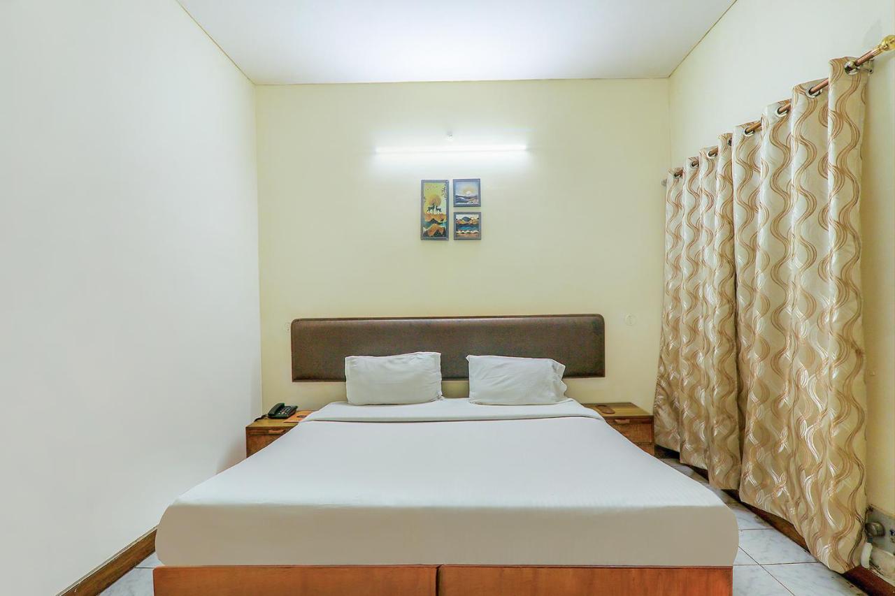 Hotel Executive Hasanganj Kültér fotó